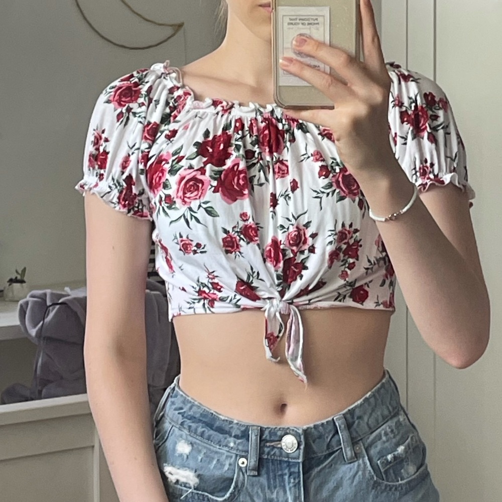 H&M on/off the shoulder floral cropped tee